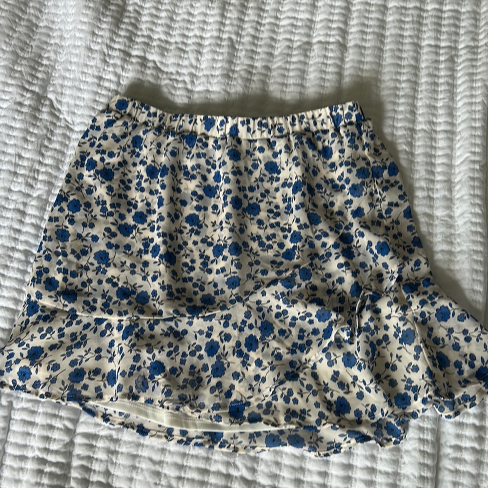Blue and white floral mini skirt
